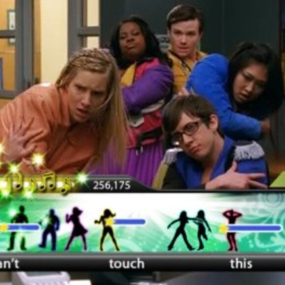 Glee Volume 2 Karaoke Revolution Nintendo Wii Complete Game and Microphone NWOT - Picture 9 of 9